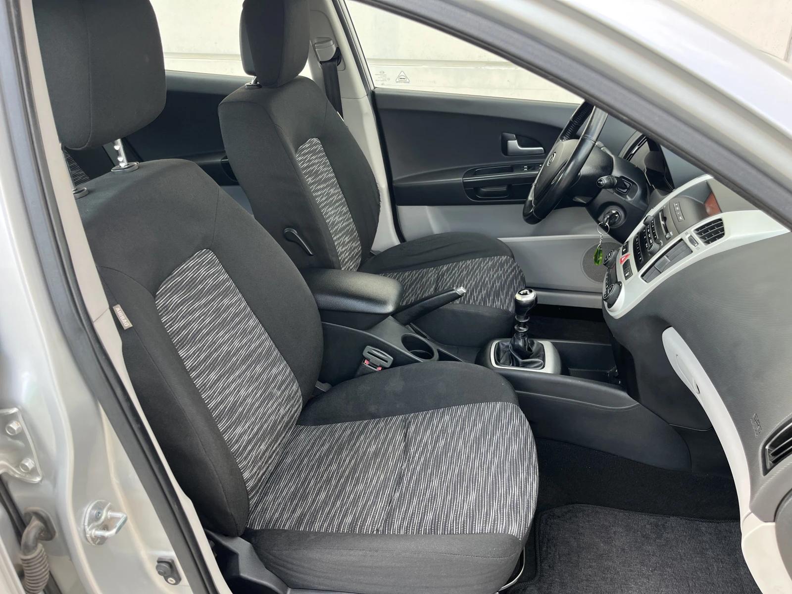 Kia Ceed EX 2.0 CRDI, снимка 12 - Автомобили и джипове - 55417501
