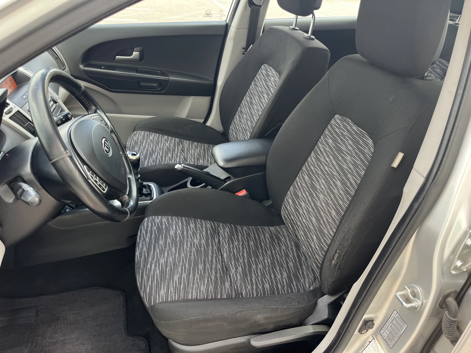 Kia Ceed EX 2.0 CRDI, снимка 9 - Автомобили и джипове - 55417501