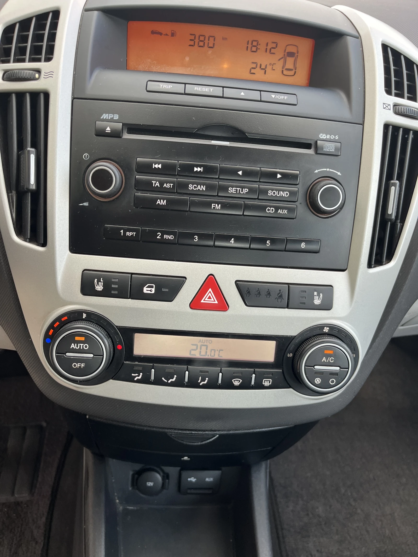 Kia Ceed EX 2.0 CRDI, снимка 13 - Автомобили и джипове - 55417501
