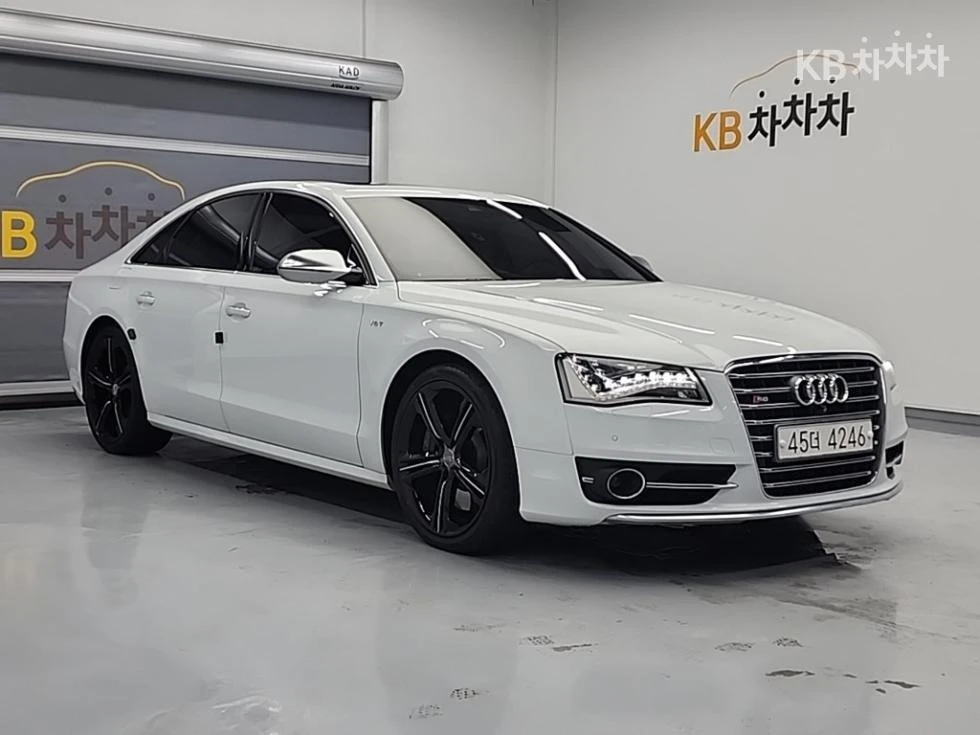 Audi S8 B&O* CARBON* МАСАЖ* ОБДУХ* 360* DISTR, снимка 4 - Автомобили и джипове - 55539237