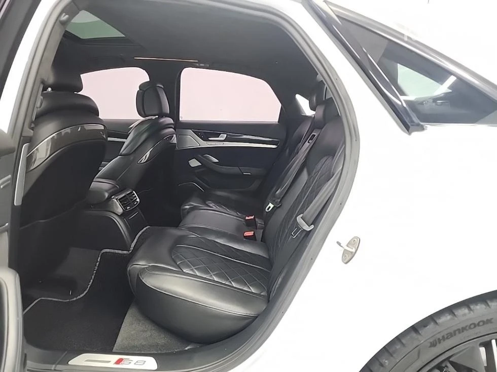 Audi S8 B&O* CARBON* МАСАЖ* ОБДУХ* 360* DISTR, снимка 11 - Автомобили и джипове - 55539237