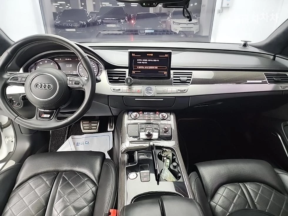 Audi S8 B&O* CARBON* МАСАЖ* ОБДУХ* 360* DISTR, снимка 6 - Автомобили и джипове - 55539237