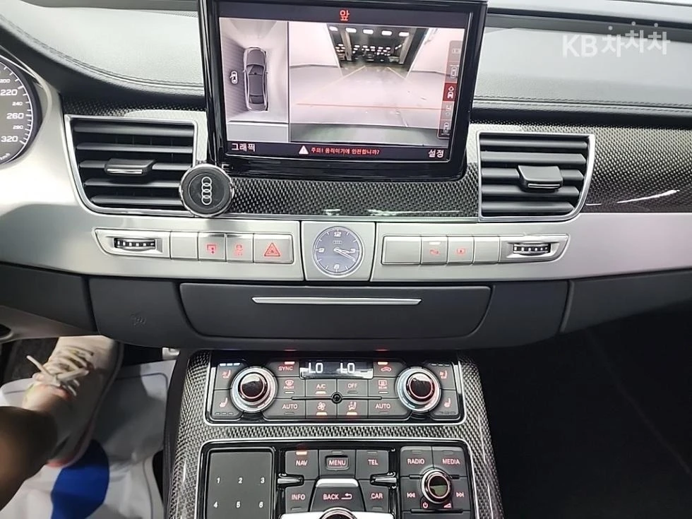 Audi S8 B&O* CARBON* МАСАЖ* ОБДУХ* 360* DISTR, снимка 9 - Автомобили и джипове - 55539237