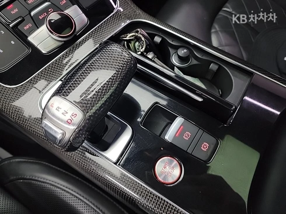 Audi S8 B&O* CARBON* МАСАЖ* ОБДУХ* 360* DISTR, снимка 7 - Автомобили и джипове - 55539237