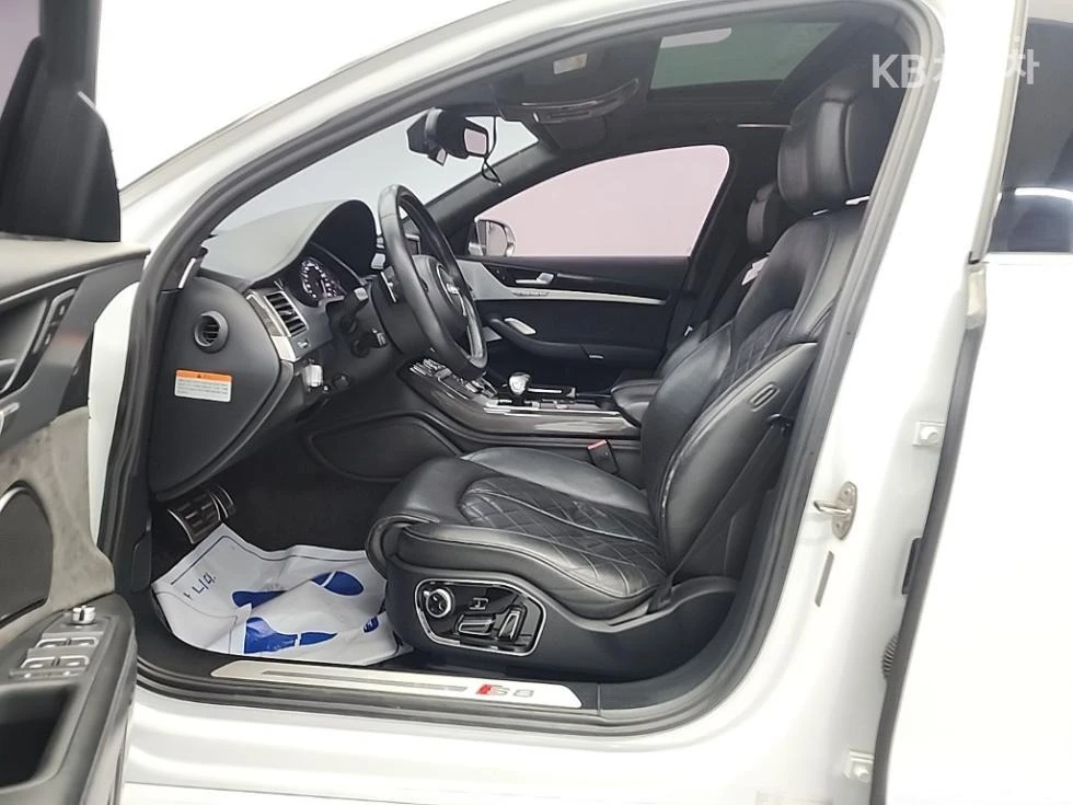 Audi S8 B&O* CARBON* МАСАЖ* ОБДУХ* 360* DISTR, снимка 10 - Автомобили и джипове - 55539237