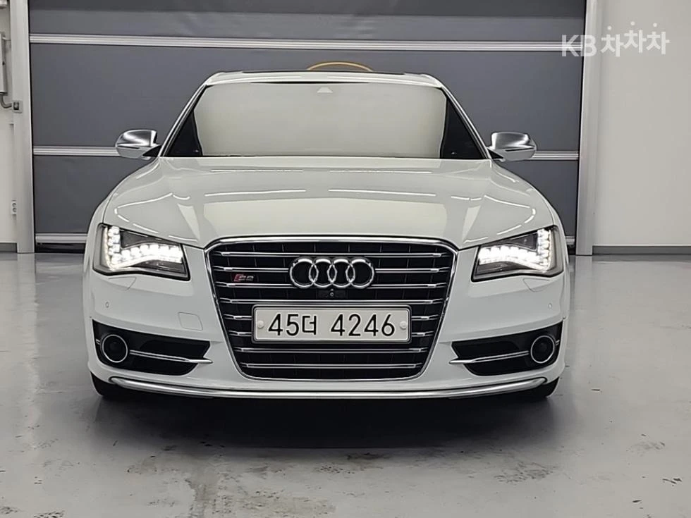 Audi S8 B&O* CARBON* МАСАЖ* ОБДУХ* 360* DISTR, снимка 2 - Автомобили и джипове - 55539237