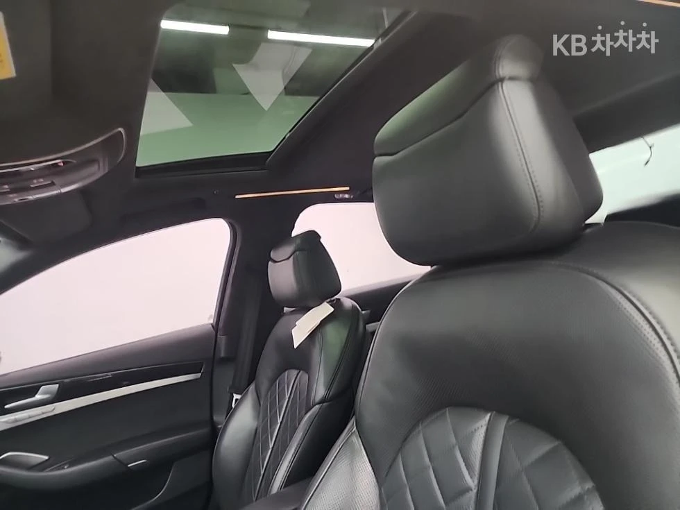 Audi S8 B&O* CARBON* МАСАЖ* ОБДУХ* 360* DISTR, снимка 13 - Автомобили и джипове - 55539237