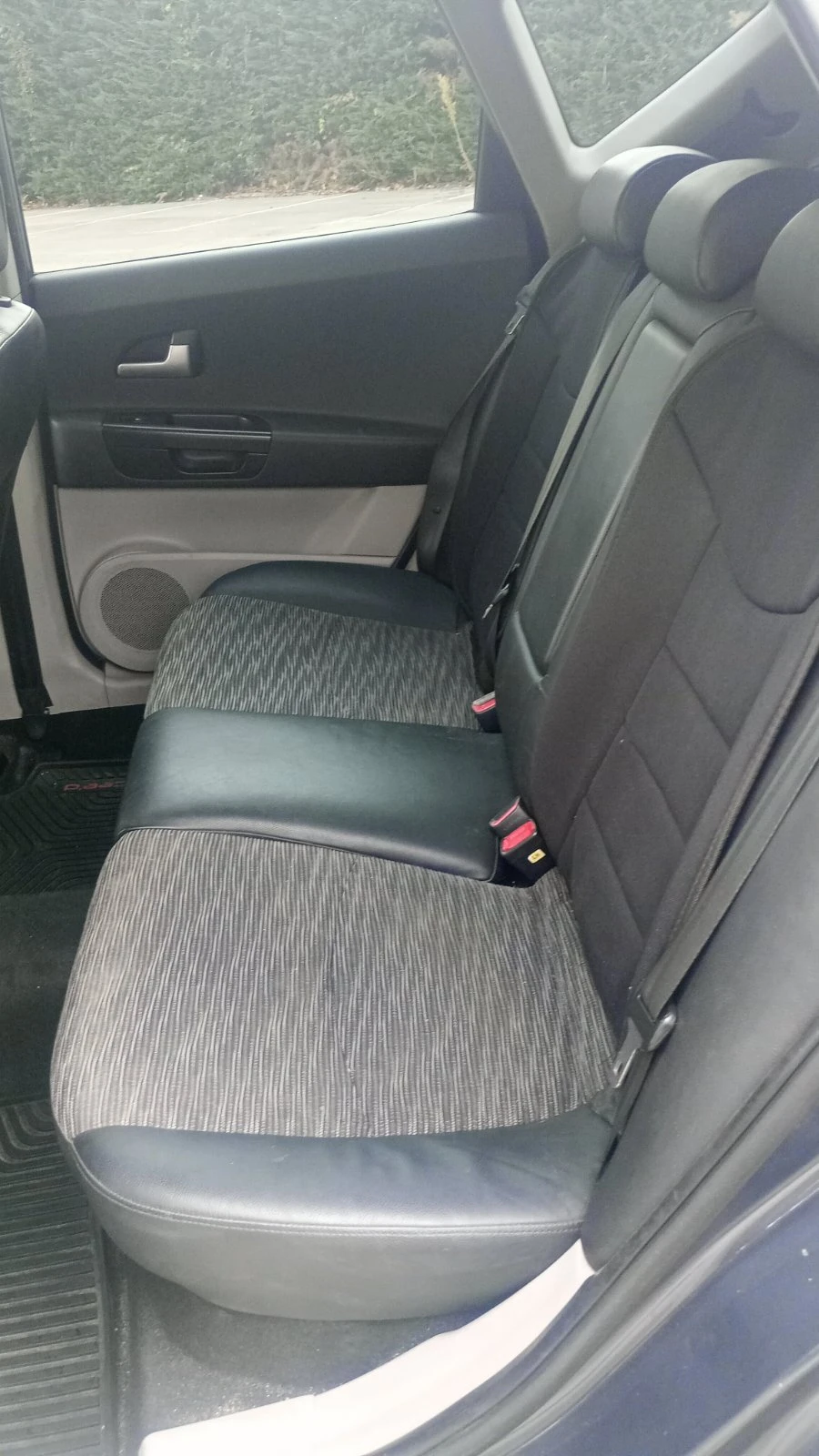 Kia Ceed 1.6 CRDI, снимка 11 - Автомобили и джипове - 56288272