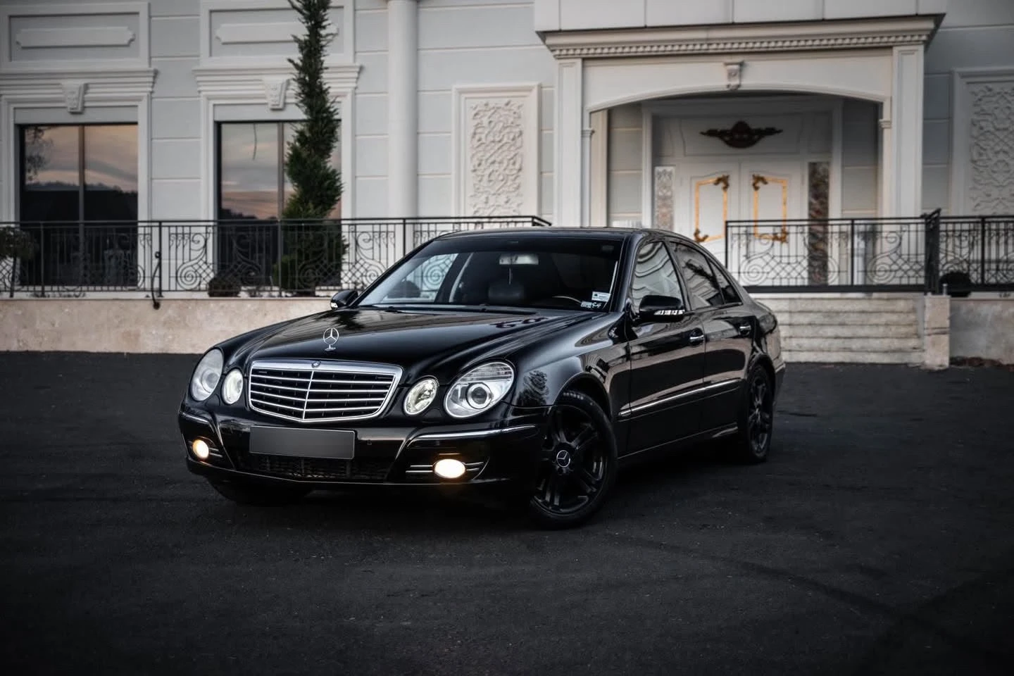 Mercedes-Benz E 200, снимка 3 - Автомобили и джипове - 56483928