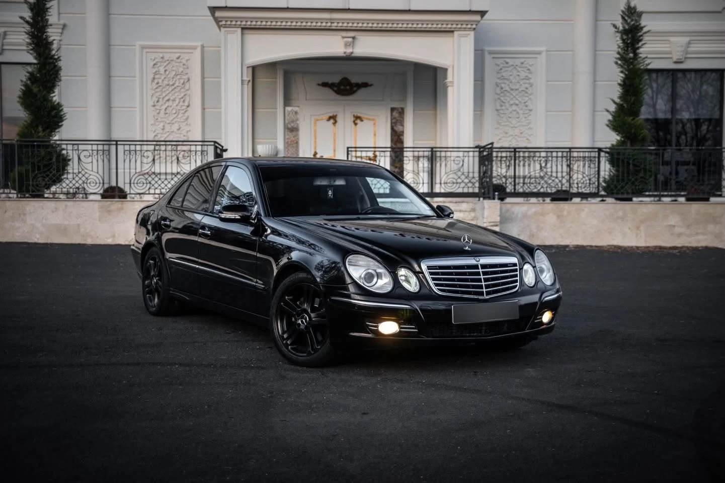 Mercedes-Benz E 200, снимка 2 - Автомобили и джипове - 56483928
