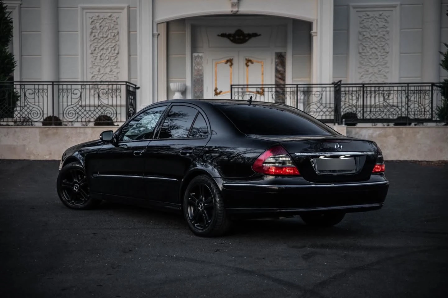 Mercedes-Benz E 200, снимка 5 - Автомобили и джипове - 56483928