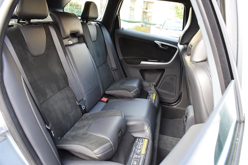 Volvo XC60 2.0ШВЕЙЦАРИЯ-T6/AWD/POLESTAR/R Design/LUX/, снимка 15 - Автомобили и джипове - 51303317