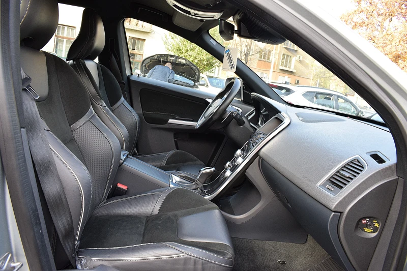 Volvo XC60 2.0ШВЕЙЦАРИЯ-T6/AWD/POLESTAR/R Design/LUX/, снимка 13 - Автомобили и джипове - 51303317