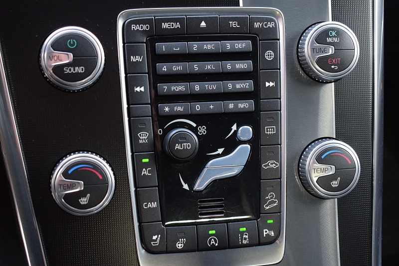 Volvo XC60 2.0ШВЕЙЦАРИЯ-T6/AWD/POLESTAR/R Design/LUX/, снимка 10 - Автомобили и джипове - 51303317