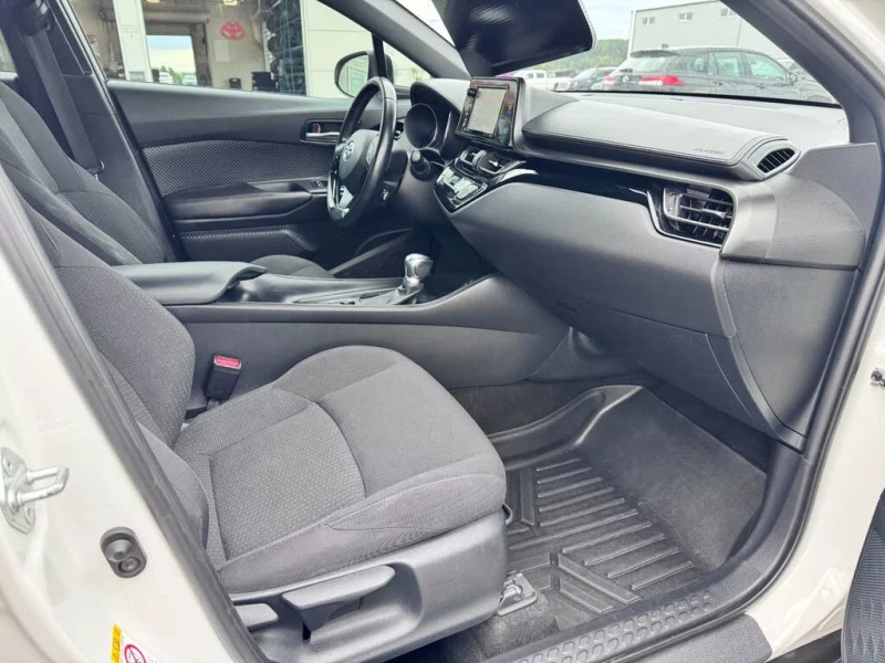 Toyota C-HR КАМЕРА* ПОДГРЕВ* НАВИ, снимка 13 - Автомобили и джипове - 52485950