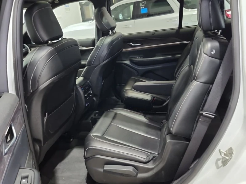 Jeep Grand cherokee 2024 LIMITED * CARFAX * БЕЗ ПЪРВОНАЧАЛНА ВНОСКА, снимка 12 - Автомобили и джипове - 52943603