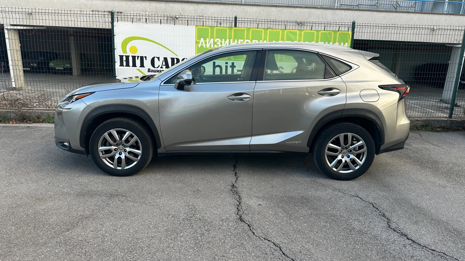 Lexus NX 300h Executive 4x4 - изображение 4