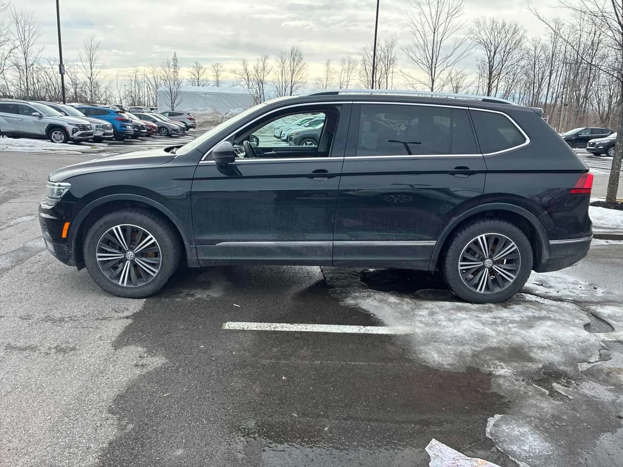 VW Tiguan * Highline * ПОДГРЕВ* KEYLESS* PANO* , снимка 2 - Автомобили и джипове - 53854827