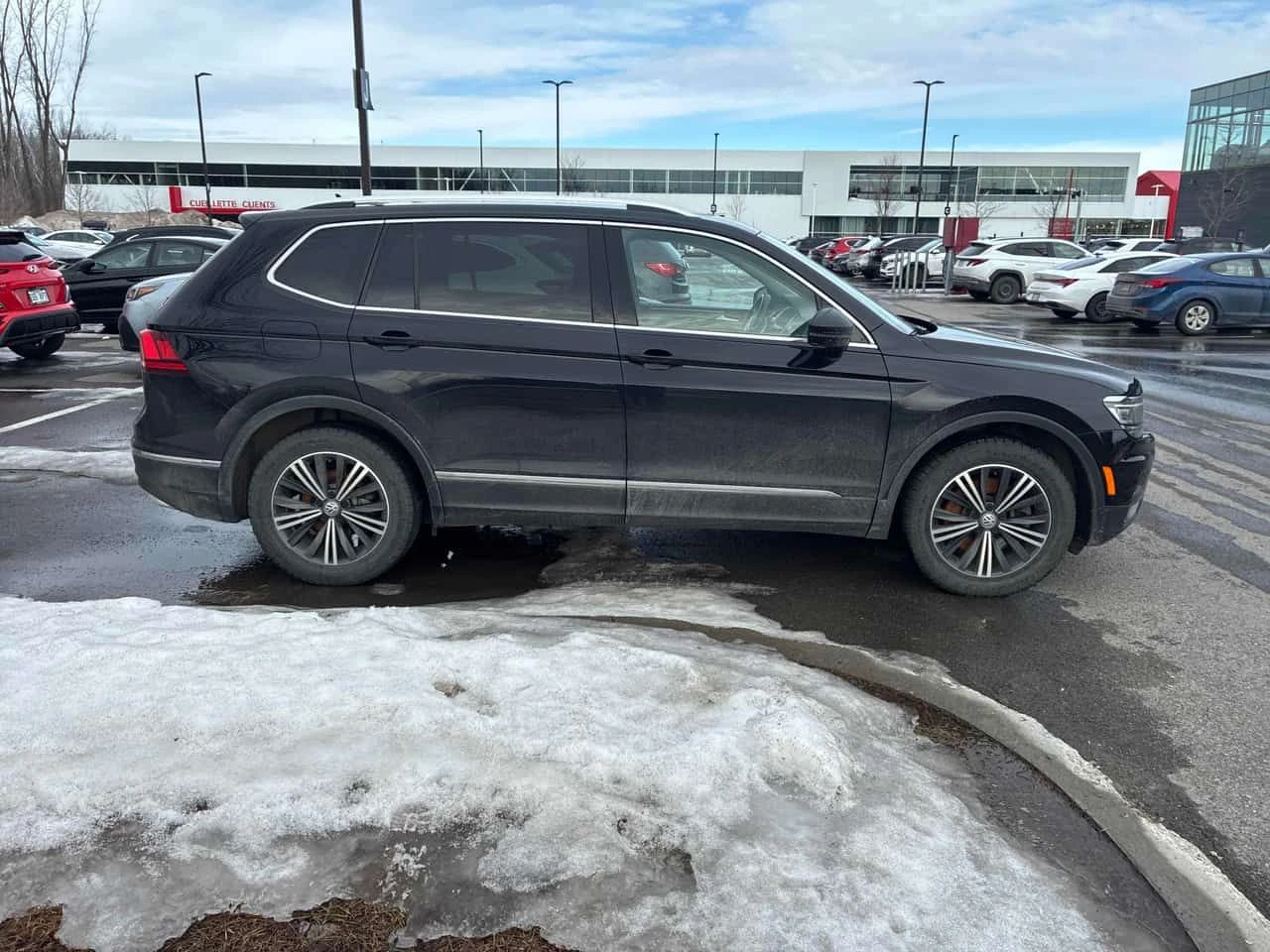 VW Tiguan * Highline * ПОДГРЕВ* KEYLESS* PANO* , снимка 3 - Автомобили и джипове - 53854827