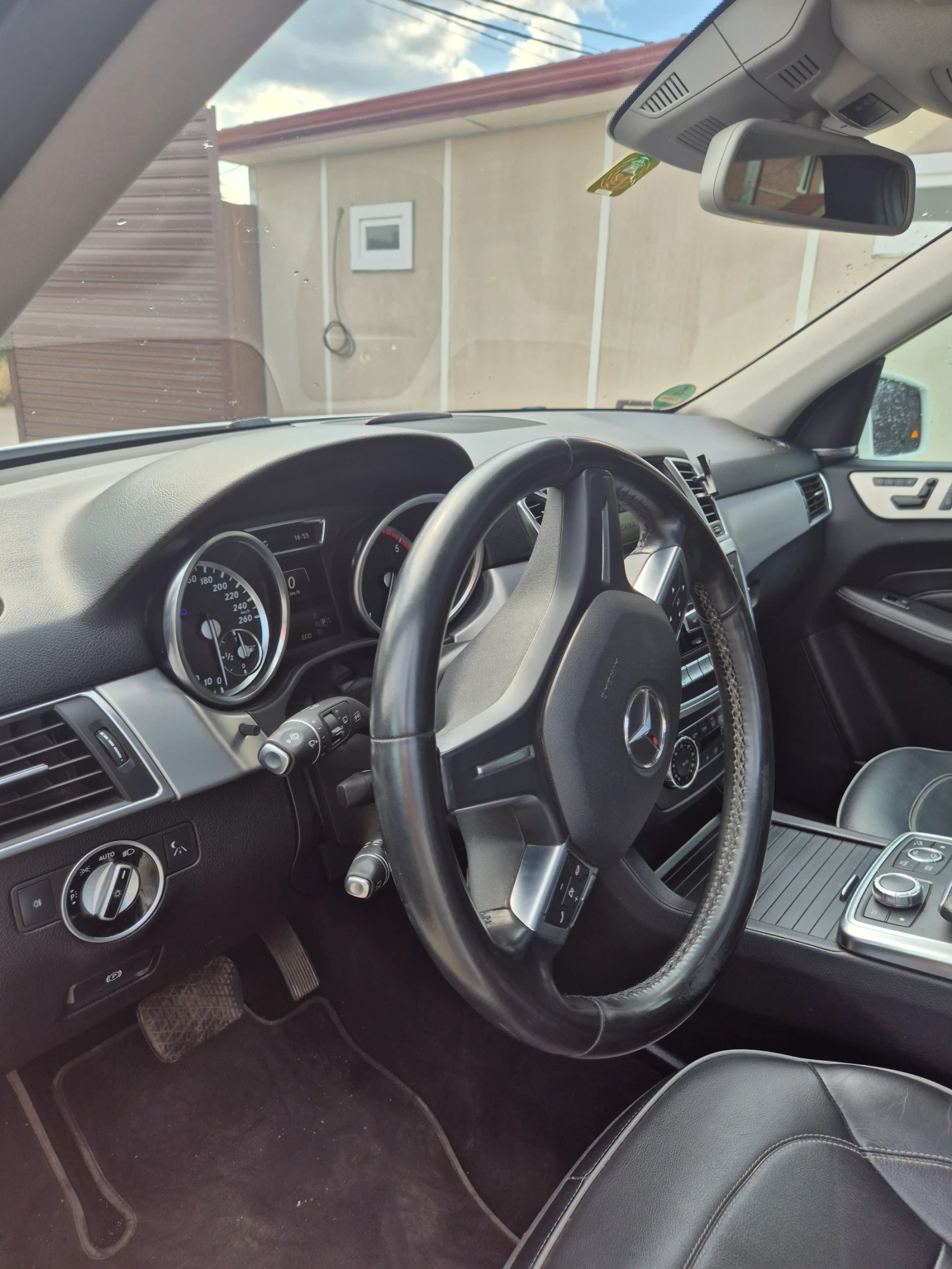 Mercedes-Benz ML 350 Всички екстри, снимка 14 - Автомобили и джипове - 54717571
