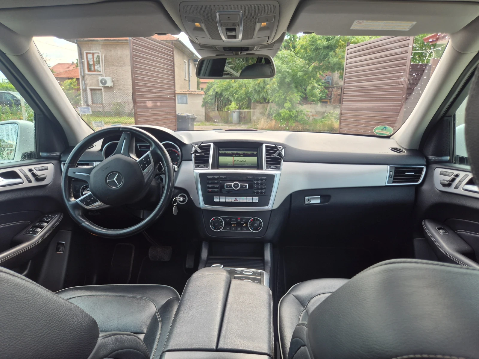 Mercedes-Benz ML 350 Всички екстри, снимка 13 - Автомобили и джипове - 54717571