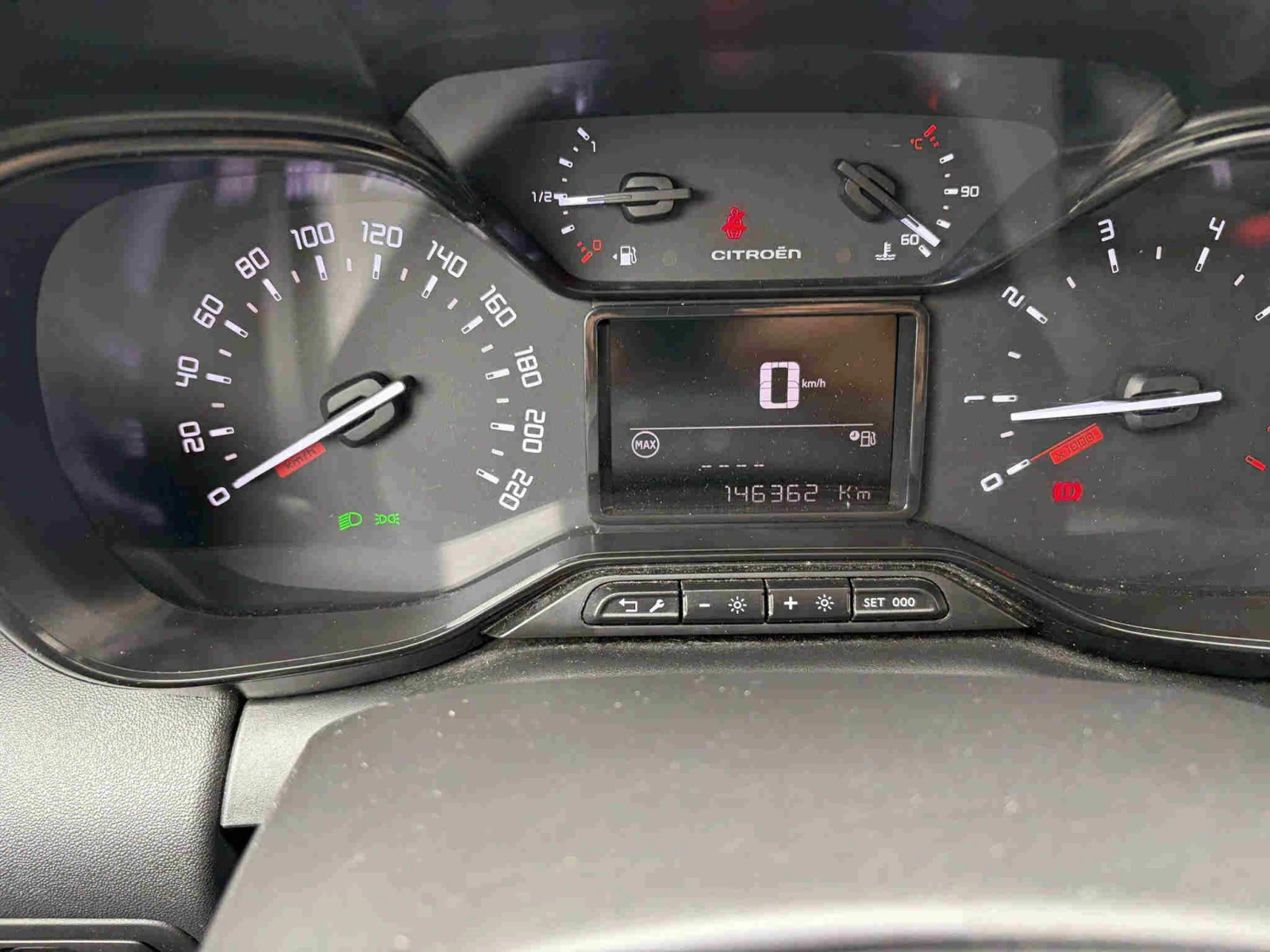 Citroen C3 Aircross  1.5 HDI Feel, снимка 11 - Автомобили и джипове - 54254858