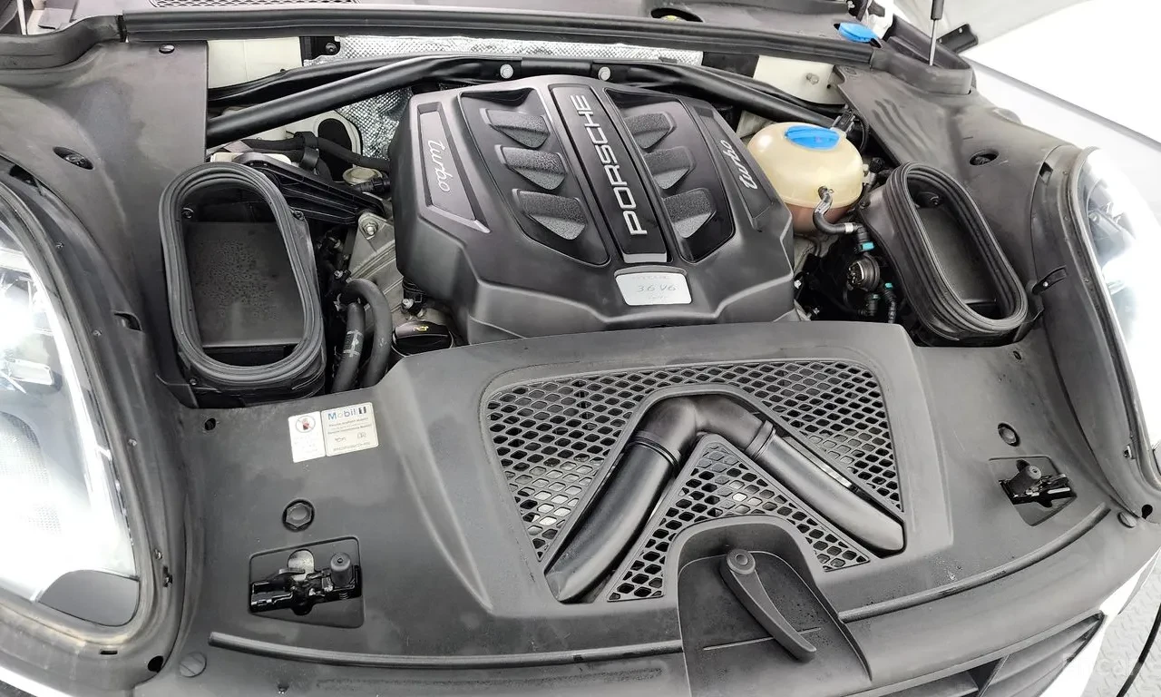 Porsche Macan Върхово изпълнение * Цена до България, снимка 15 - Автомобили и джипове - 55642062