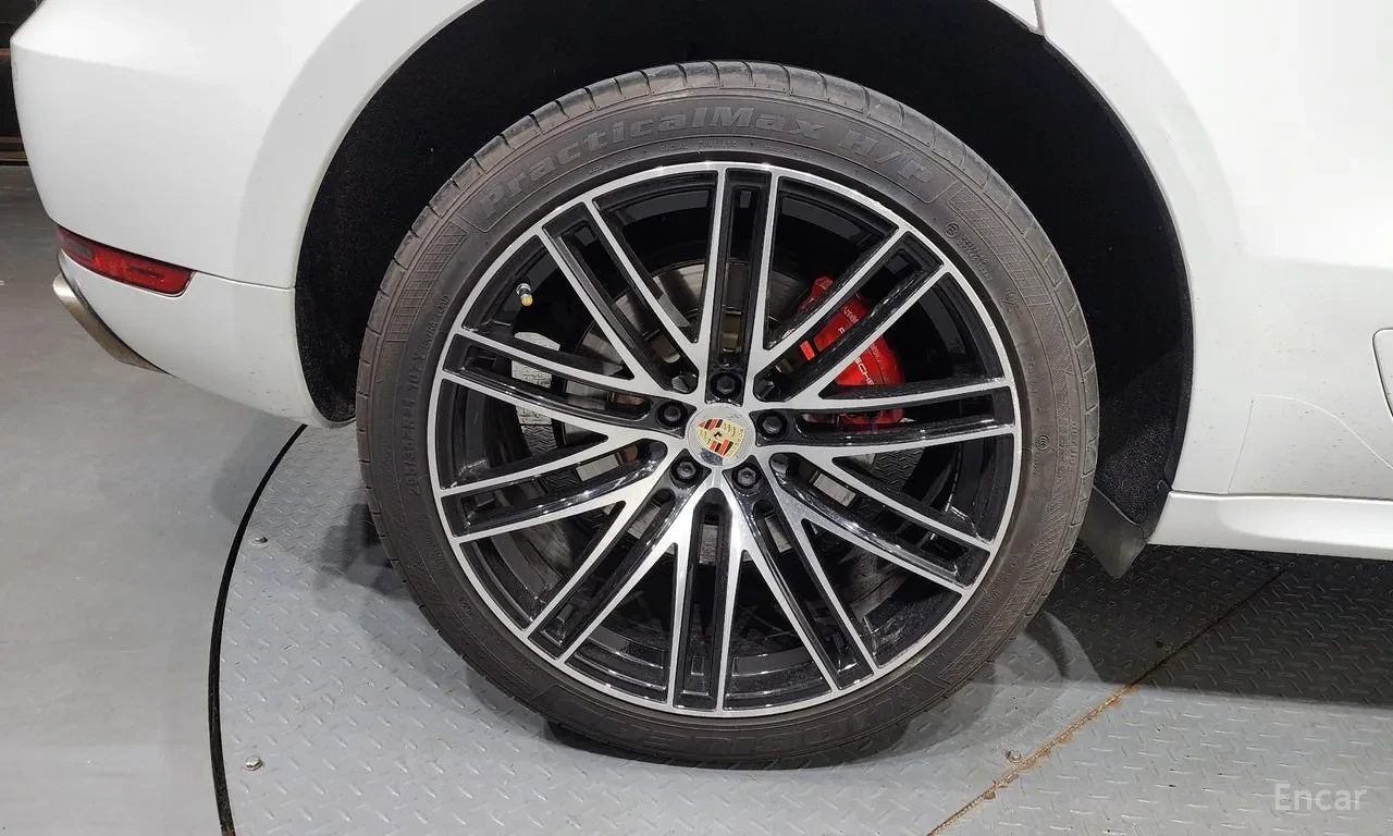 Porsche Macan Върхово изпълнение * Цена до България, снимка 14 - Автомобили и джипове - 55642062