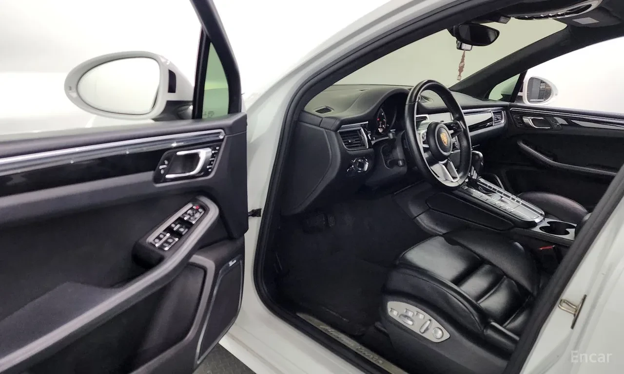 Porsche Macan Върхово изпълнение * Цена до България, снимка 12 - Автомобили и джипове - 55642062