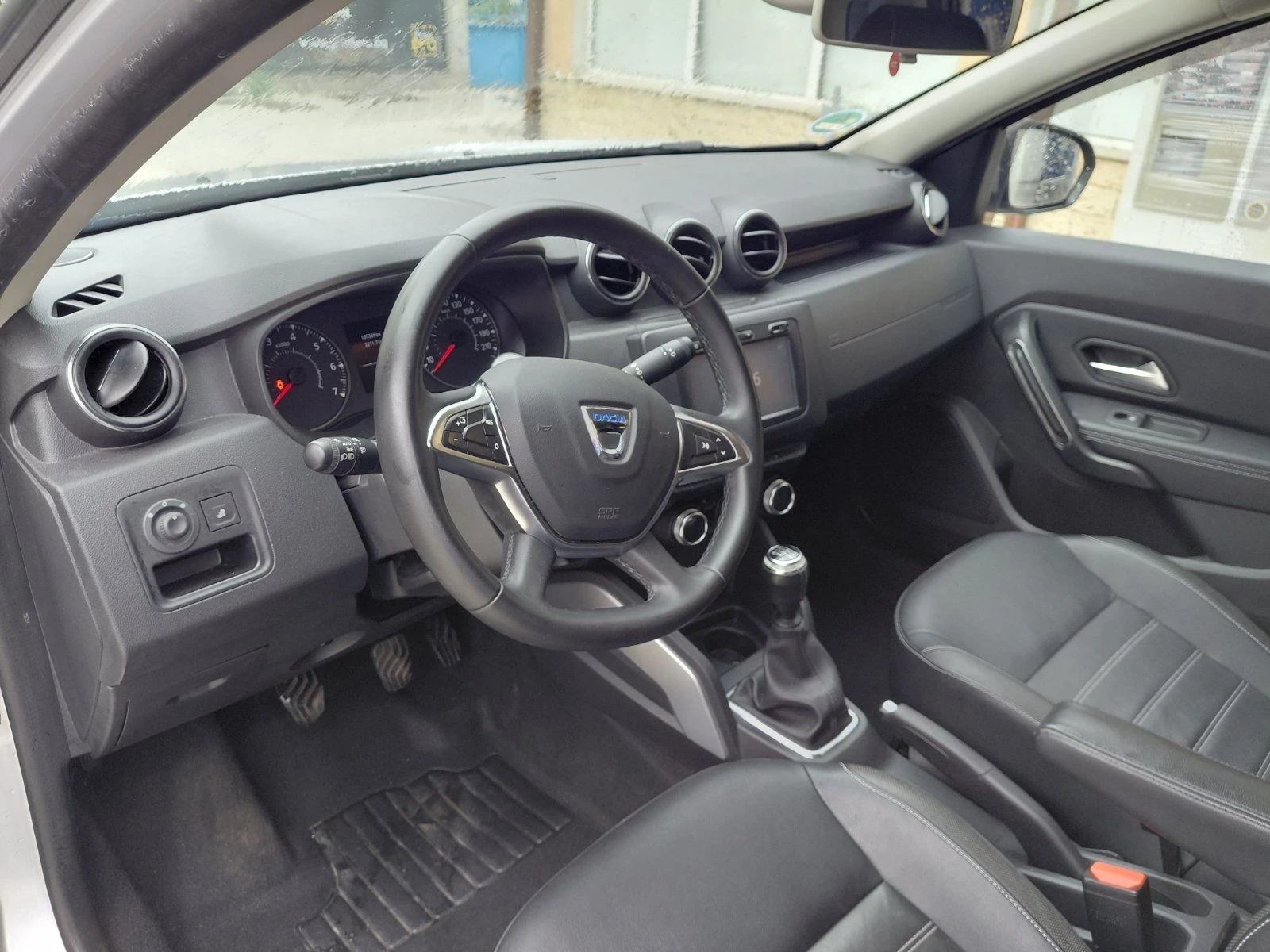 Dacia Duster 1.2, снимка 8 - Автомобили и джипове - 55646267