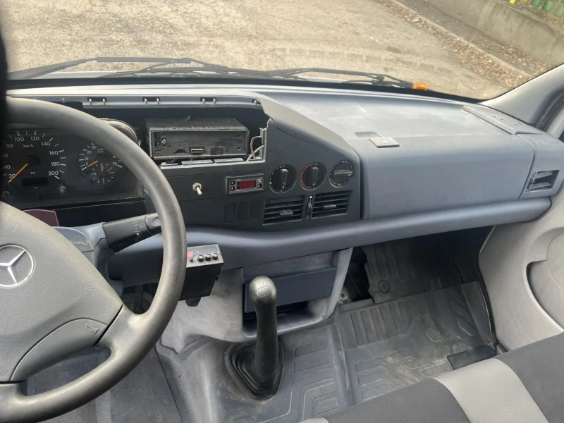 Mercedes-Benz Sprinter 2.9td-КЛИМАТИК ХЛАДИЛНИК, снимка 13 - Бусове и автобуси - 52962040