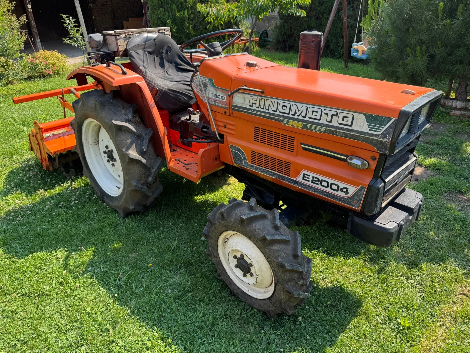 Трактор Hinomoto E2004, снимка 1
