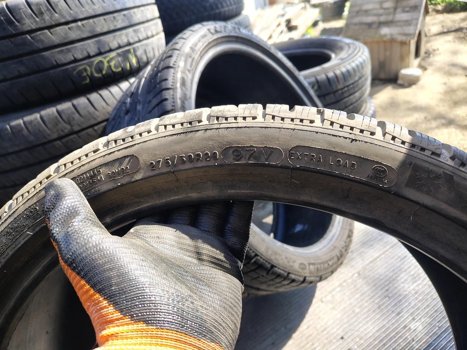 Гуми Зимни 275/30R20, снимка 5 - Гуми и джанти - 55841687