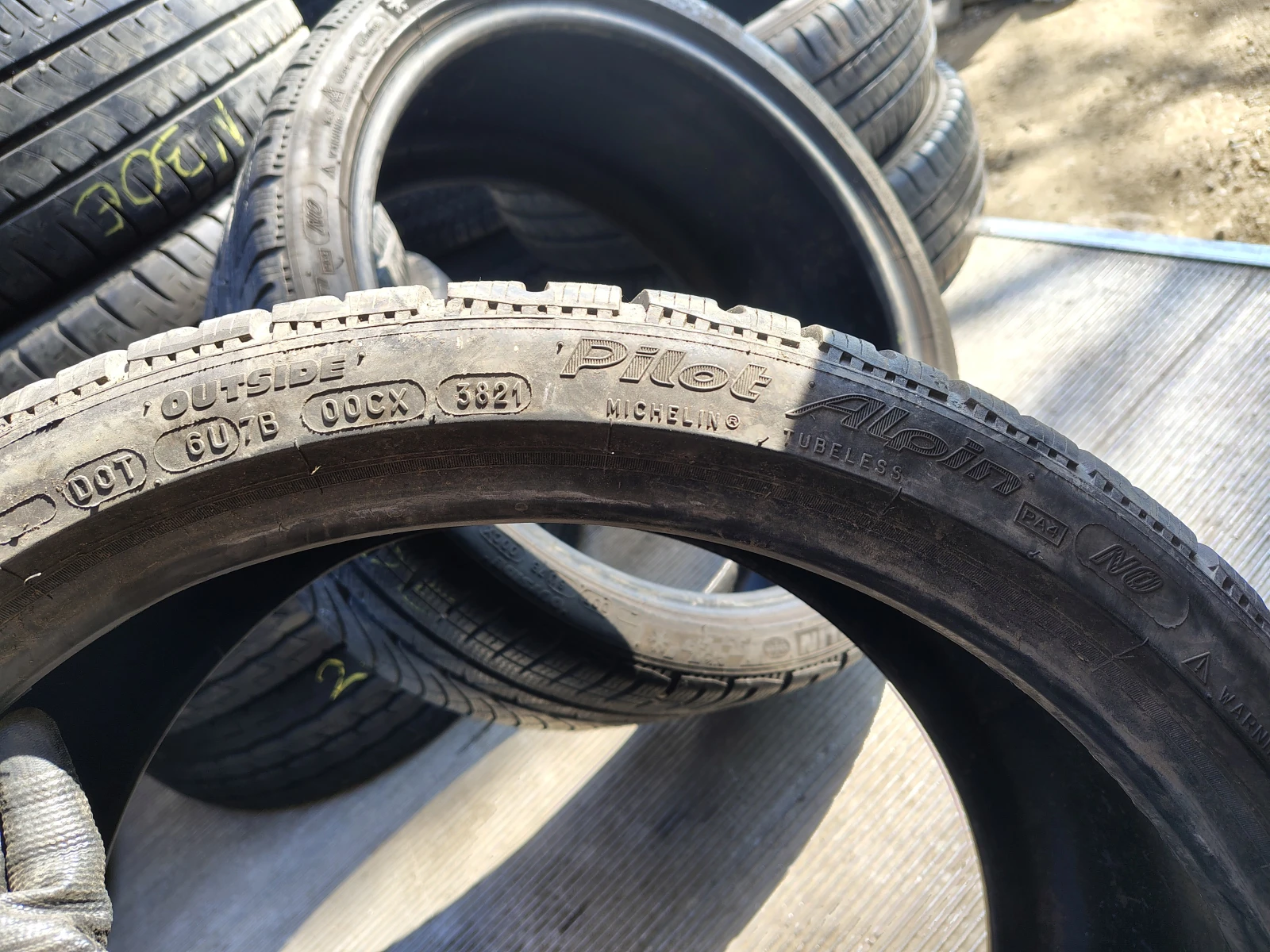 Гуми Зимни 275/30R20, снимка 6 - Гуми и джанти - 55841687
