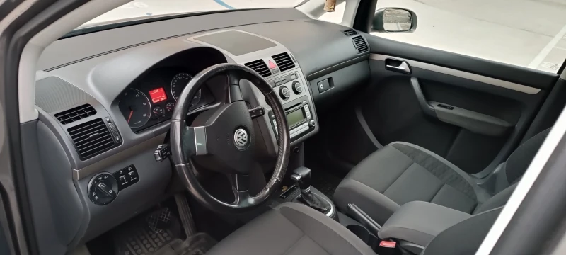 VW Touran 1.9 TDI, снимка 6 - Автомобили и джипове - 47855370