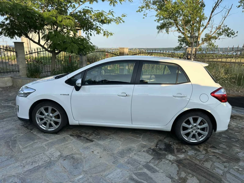 Toyota Auris, снимка 4 - Автомобили и джипове - 52289403