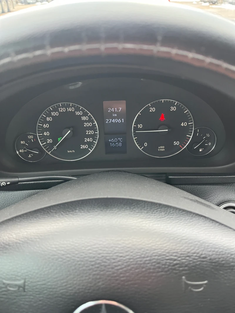 Mercedes-Benz C 200, снимка 11 - Автомобили и джипове - 53584035