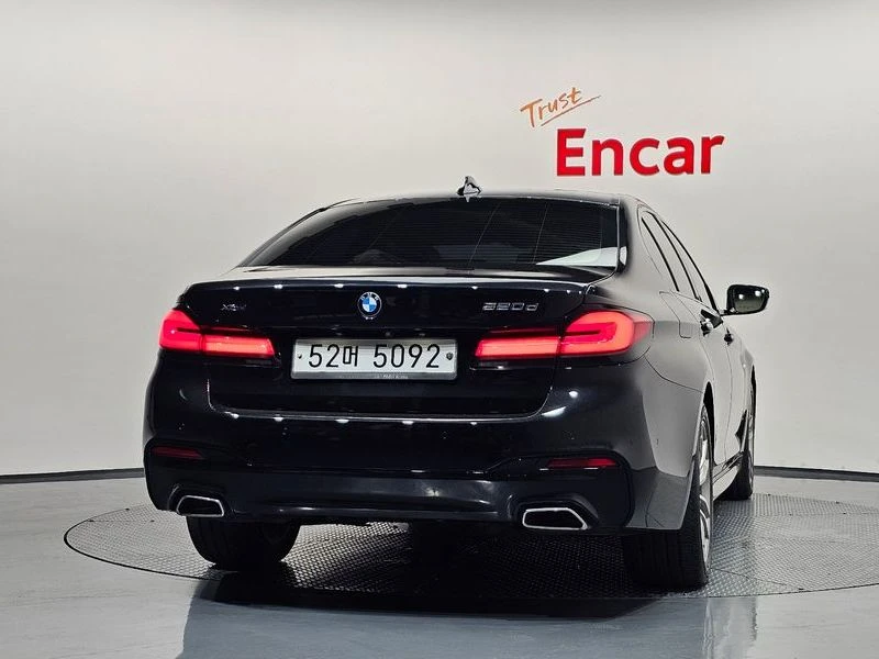 BMW 520 520d xDrive M Sport Package Plus| 190к.с.| ВКЛ.ТЕХ, снимка 4 - Автомобили и джипове - 55130477