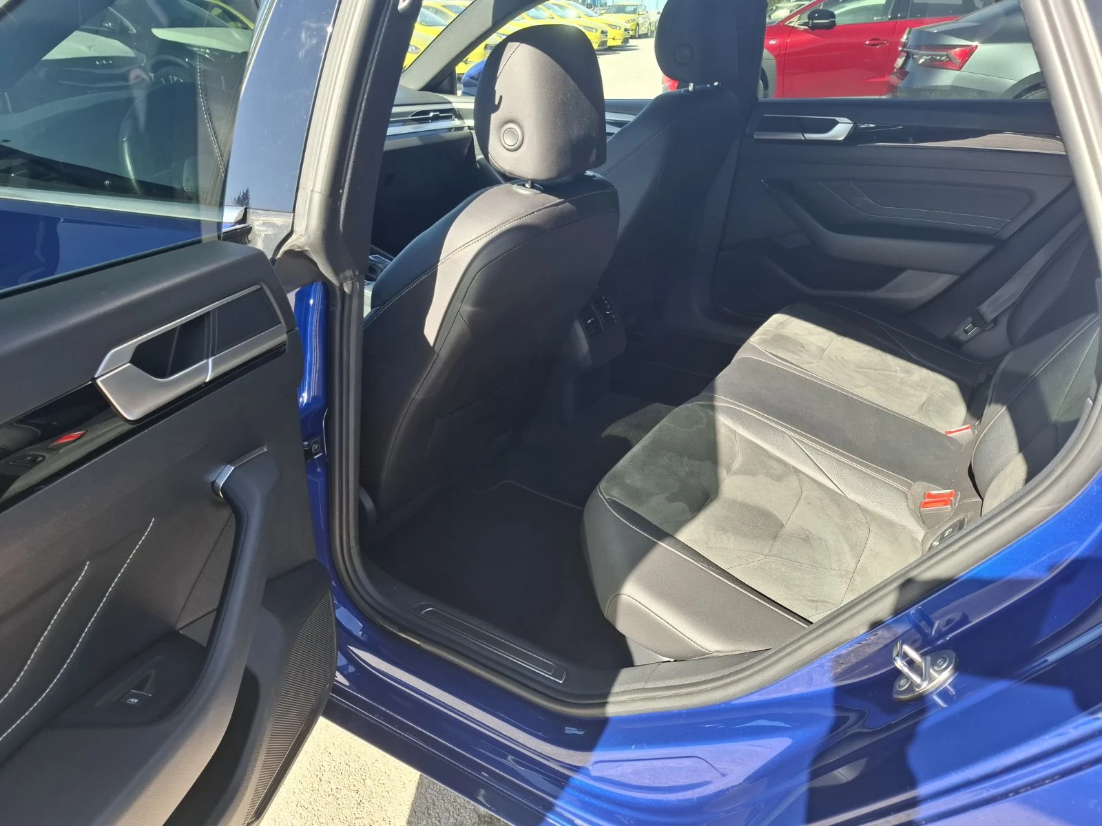 VW Arteon 2.0 TDI R-Line DSG Гаранция, снимка 7 - Автомобили и джипове - 53009520