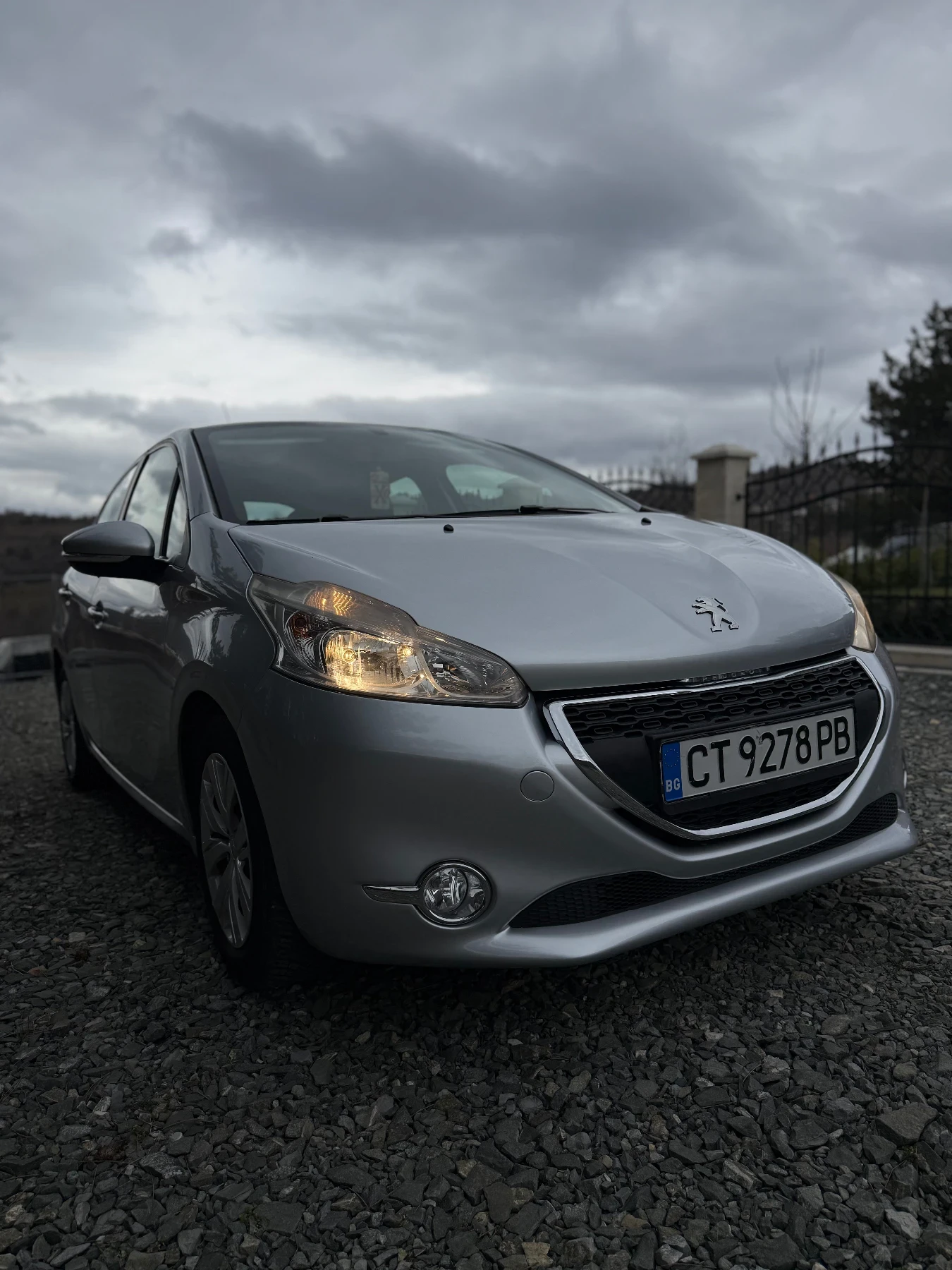 Peugeot 208, снимка 3 - Автомобили и джипове - 53934320