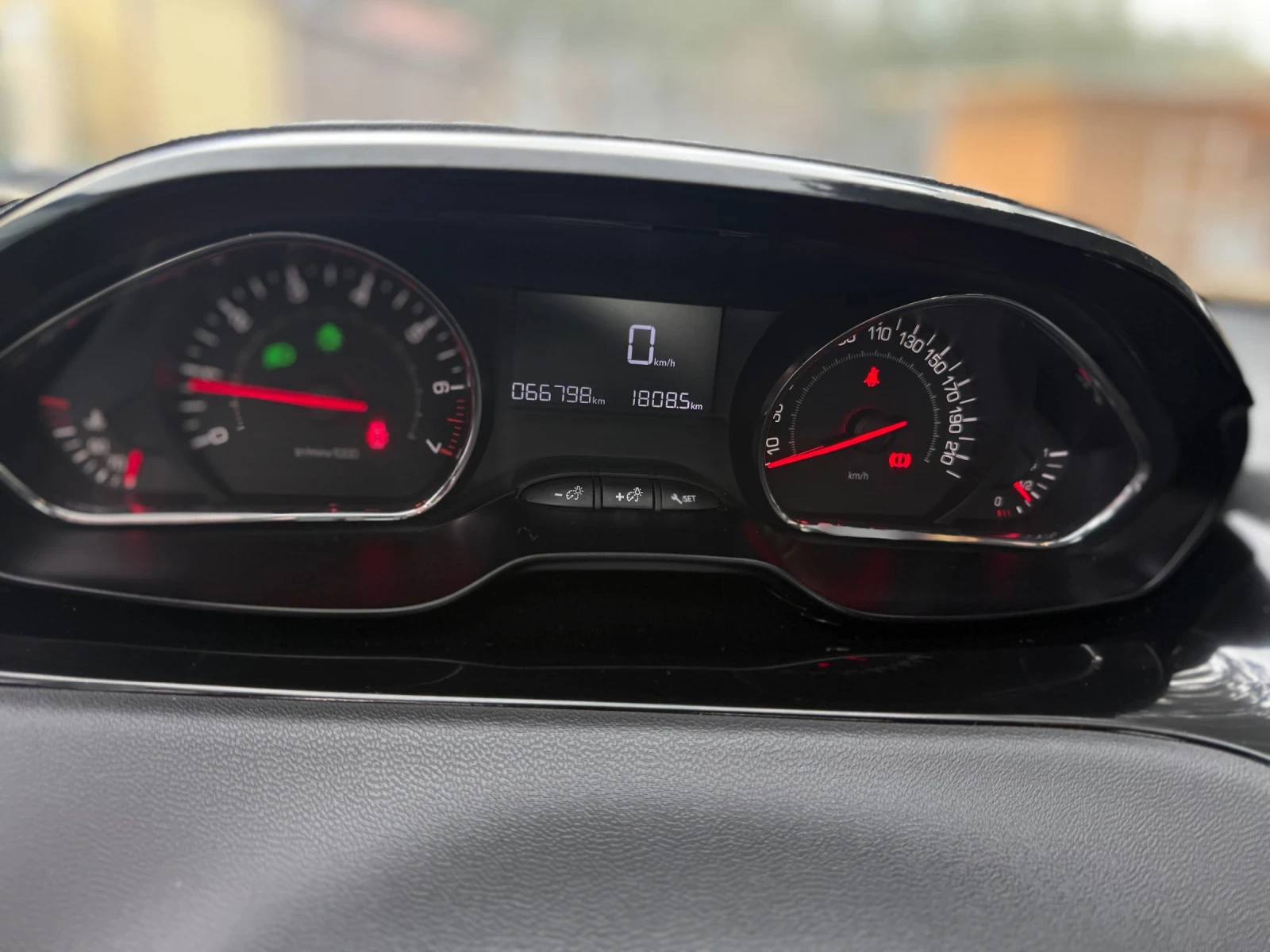 Peugeot 208, снимка 12 - Автомобили и джипове - 53934320