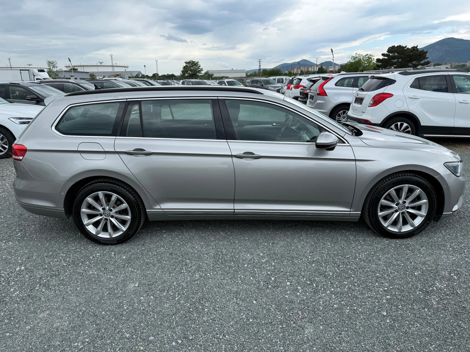 VW Passat (KATO НОВА), снимка 4 - Автомобили и джипове - 54219045