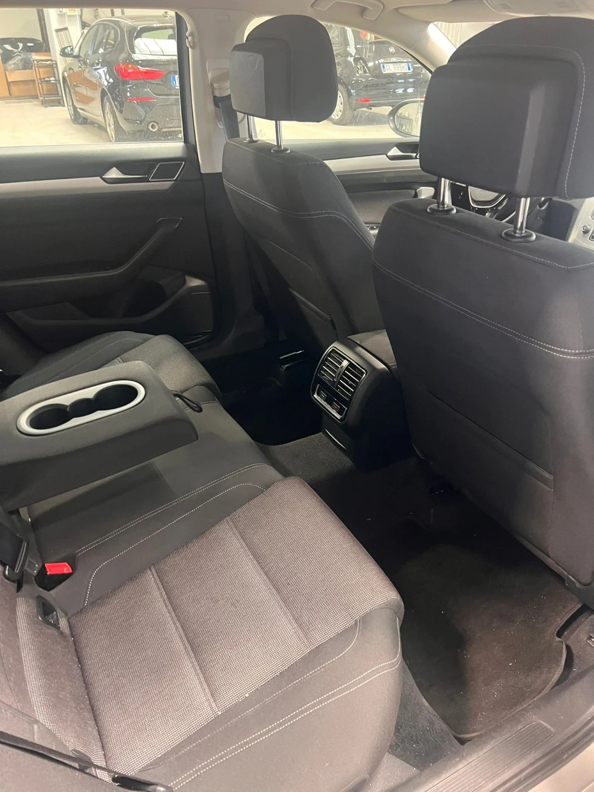 VW Passat (KATO НОВА), снимка 10 - Автомобили и джипове - 54219045