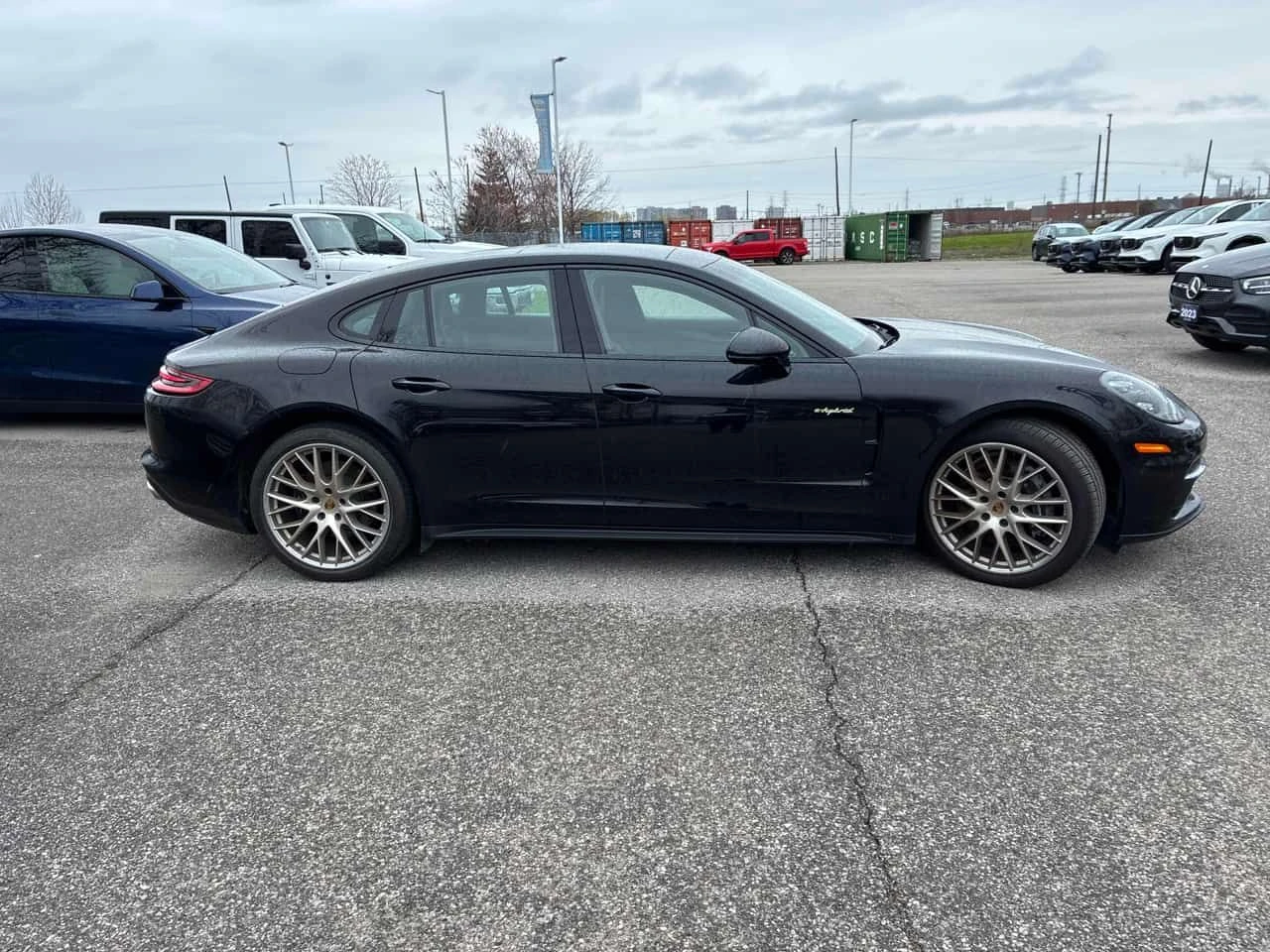 Porsche Panamera 4 10 Years Edition E Hybrid/360/BOSE/MATRIX, снимка 3 - Автомобили и джипове - 54365104