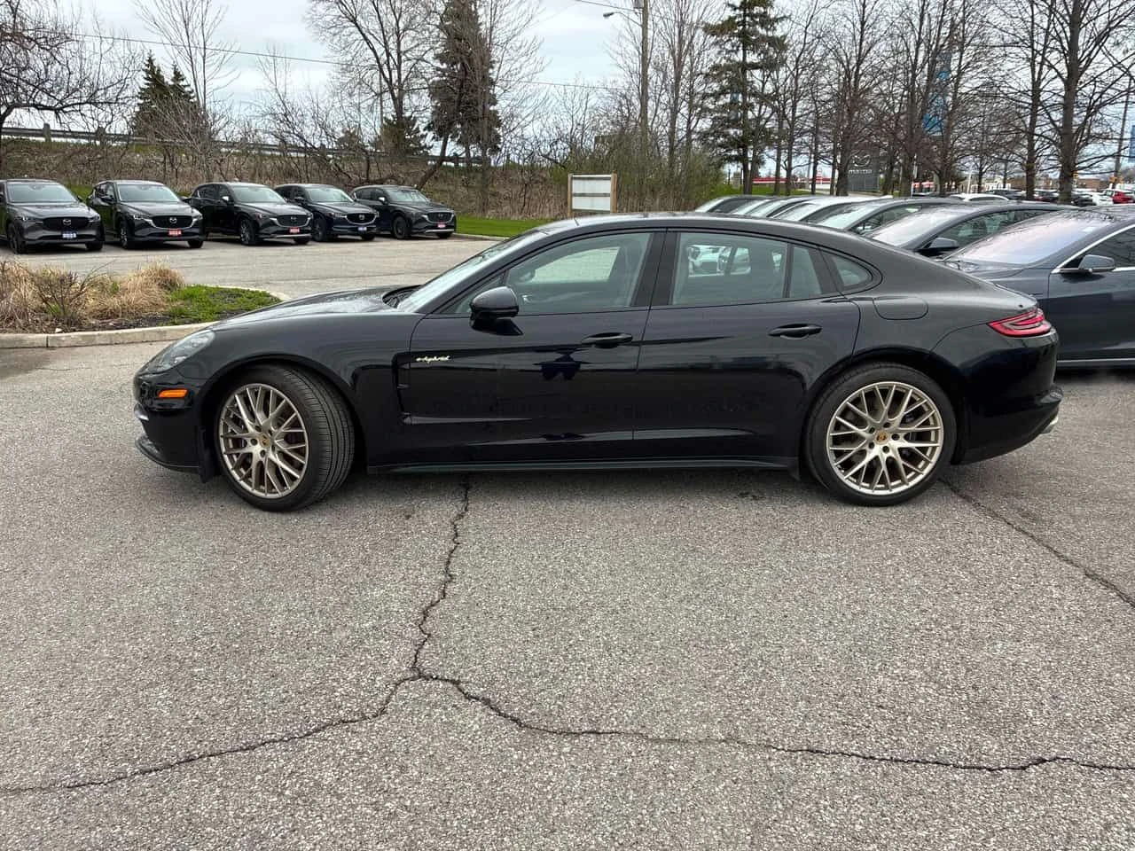 Porsche Panamera 4 10 Years Edition E Hybrid/360/BOSE/MATRIX, снимка 2 - Автомобили и джипове - 54365104