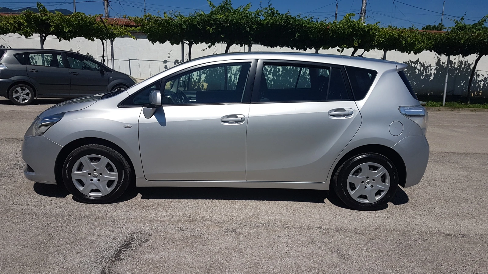 Toyota Verso 1.6i 132кс, снимка 4 - Автомобили и джипове - 54941444