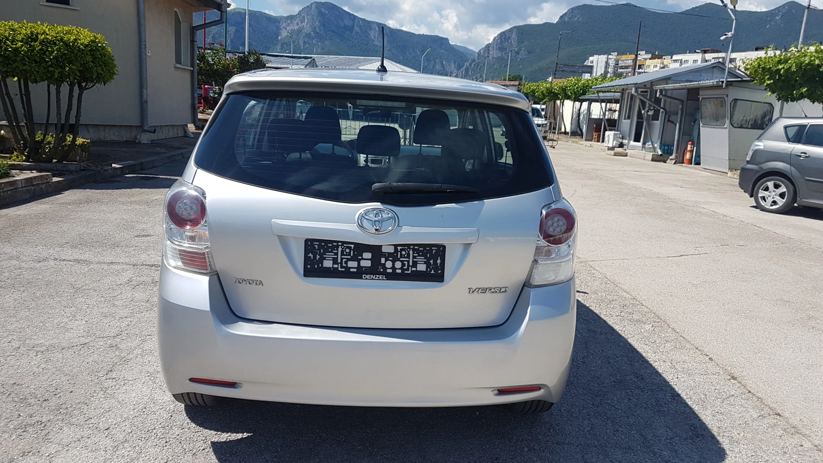 Toyota Verso 1.6i 132кс, снимка 6 - Автомобили и джипове - 54941444