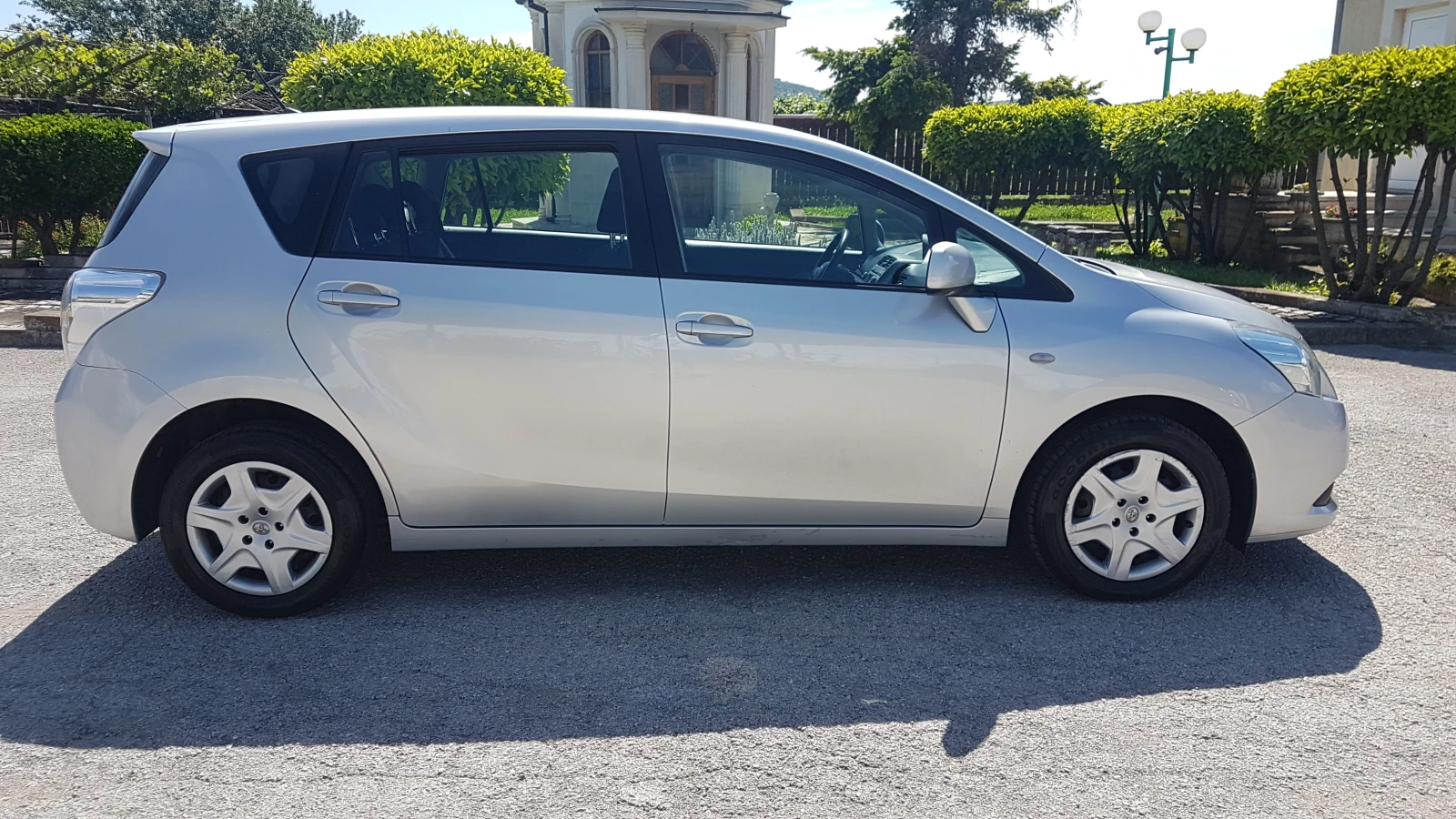 Toyota Verso 1.6i 132кс, снимка 8 - Автомобили и джипове - 54941444