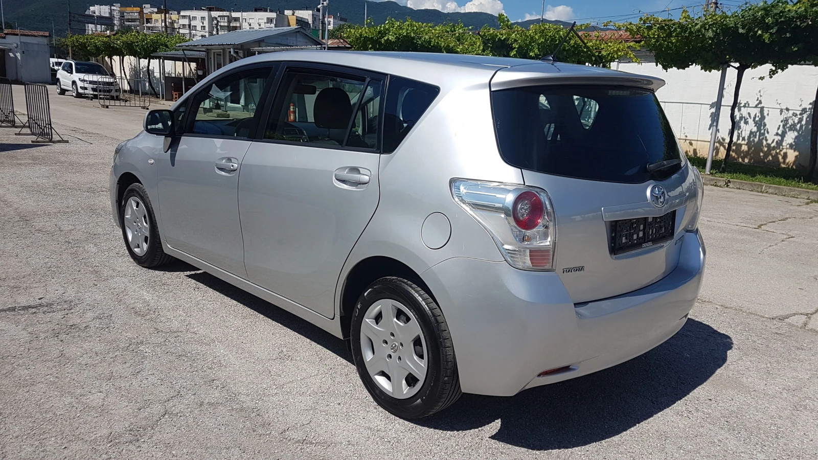 Toyota Verso 1.6i 132кс, снимка 5 - Автомобили и джипове - 54941444