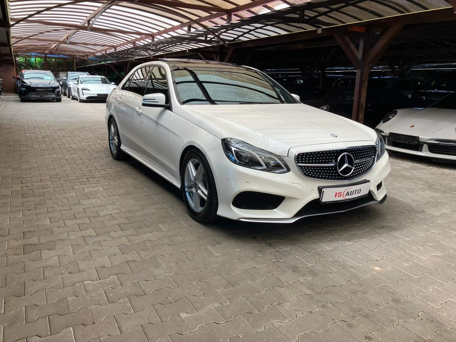 Mercedes-Benz E 350 BlueTEC V6/AMG Line/4Matic/Подгрев/Панорама, снимка 2 - Автомобили и джипове - 55500991